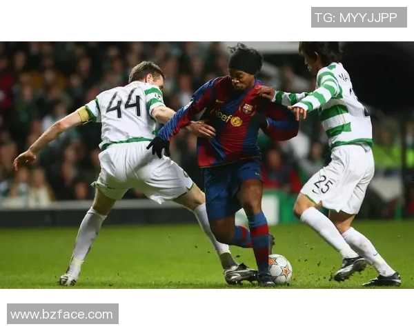 足球明星精彩瞬间全景展示与经典出场照片汇总